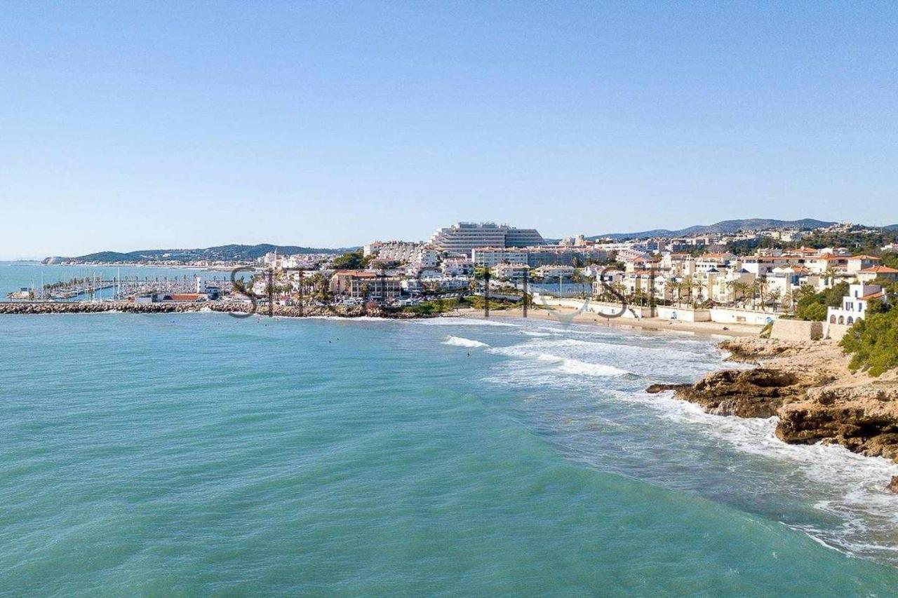 Alojate En Una Torre Sobre El Mar Apartment Sitges Luaran gambar