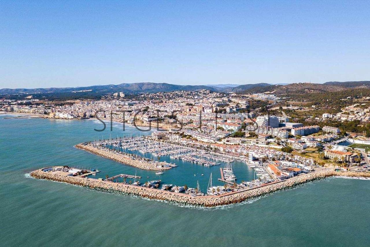 Alojate En Una Torre Sobre El Mar Apartment Sitges Luaran gambar